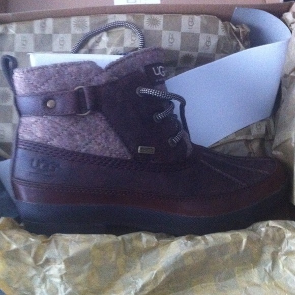 **SOLD** new UGG Lina, size 8, chocolate, in box!