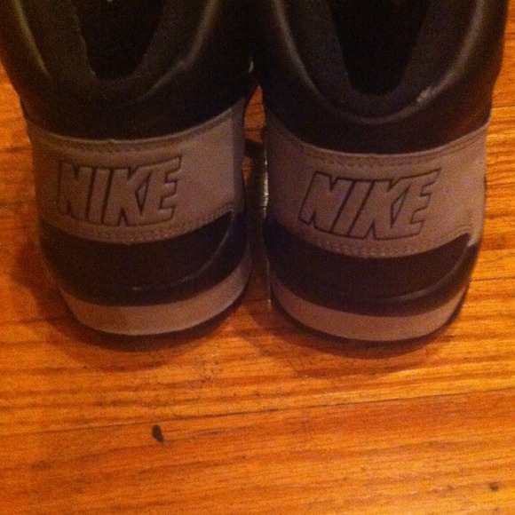 🎉 NIKE SNEAKERS BLACK & GRAY - Picture 2 of 4