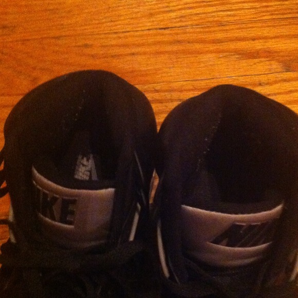 🎉 NIKE SNEAKERS BLACK & GRAY - Picture 4 of 4