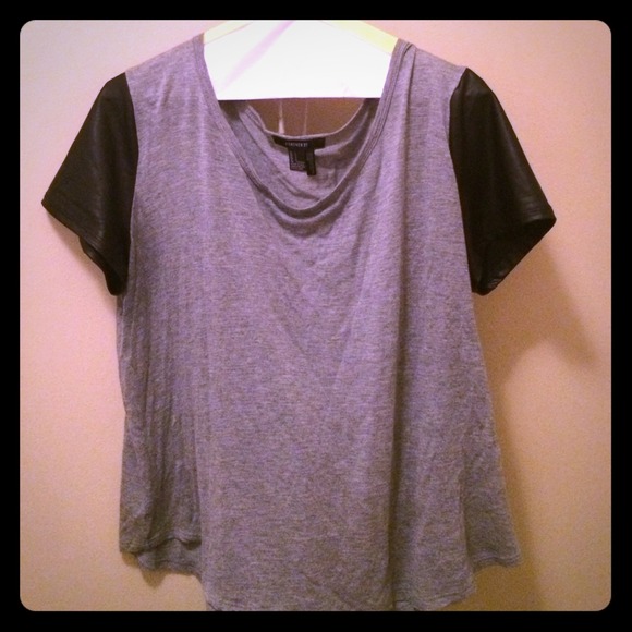 Forever 21 grey top with faux leather sleeves 💥