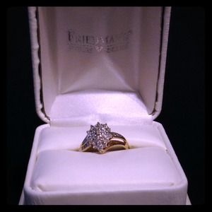BEAUTIFUL Never-Worn Friedman's Diamond Ring 💍