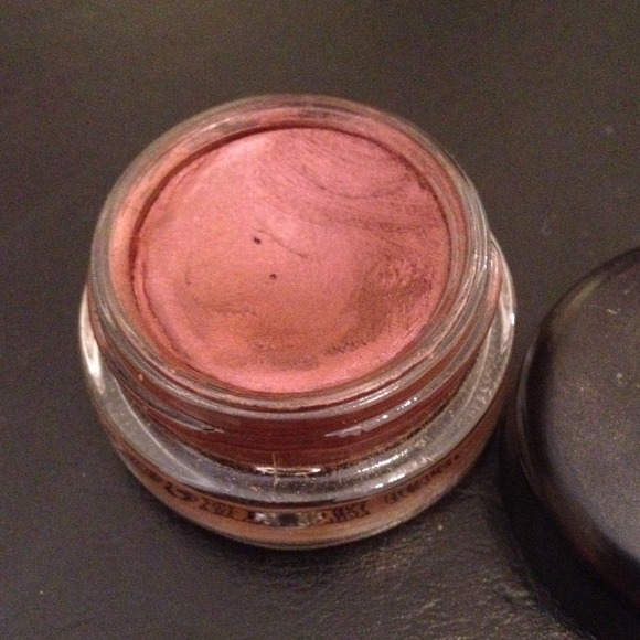 ❤️❤️SOLD- MAC Paint Pot- IDYLLIC - Picture 2 of 4