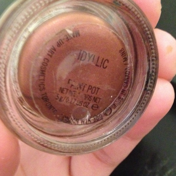 ❤️❤️SOLD- MAC Paint Pot- IDYLLIC - Picture 3 of 4
