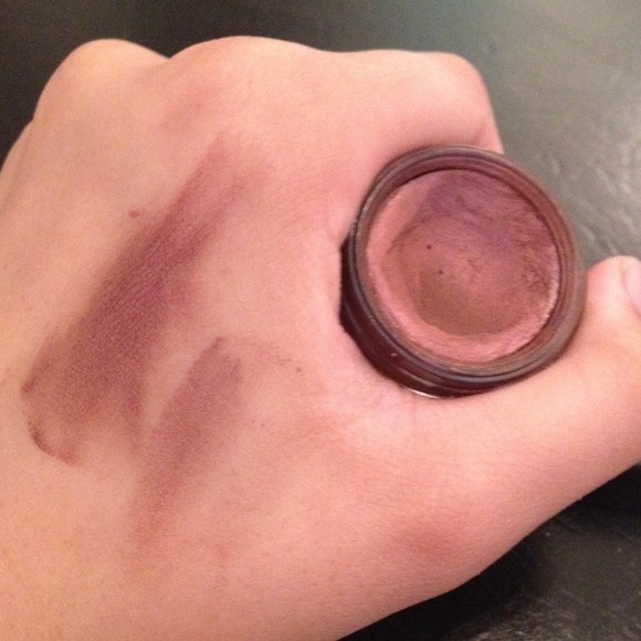 ❤️❤️SOLD- MAC Paint Pot- IDYLLIC - Picture 4 of 4