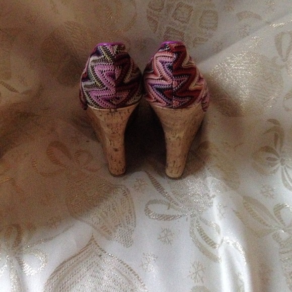 Multi-color Wedge - Picture 2 of 3