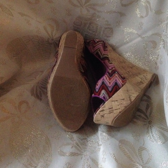 Multi-color Wedge - Picture 3 of 3