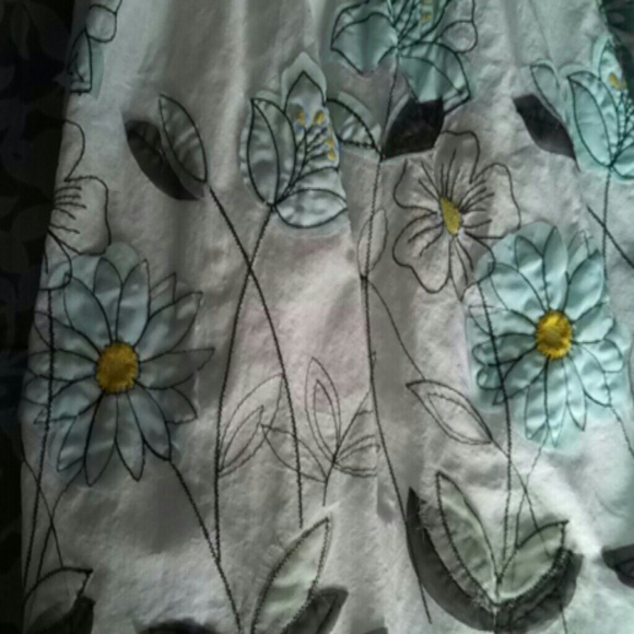 White summer dress - Picture 3 of 4