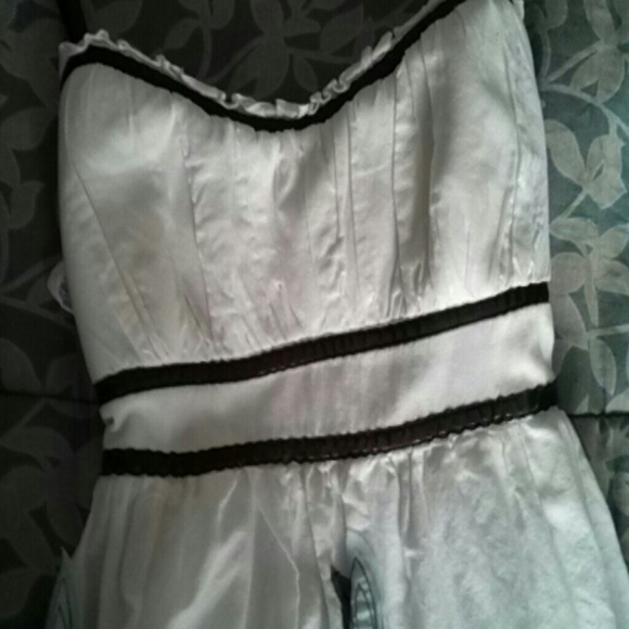 White summer dress - Picture 4 of 4