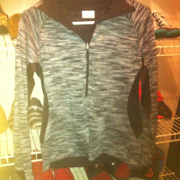 Black and gray 3/4 zipper Columbia pullover