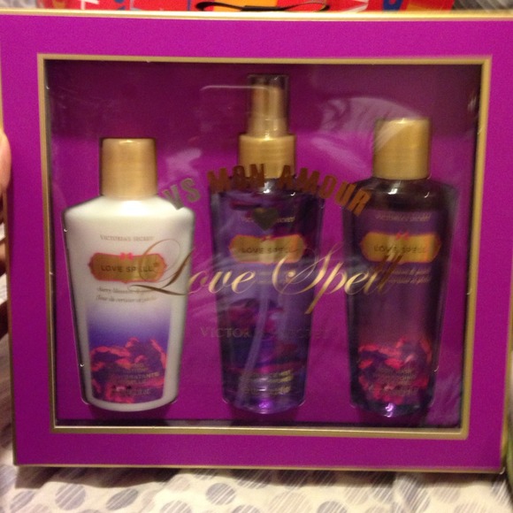 Victoria's Secret Love Spell Gift Set