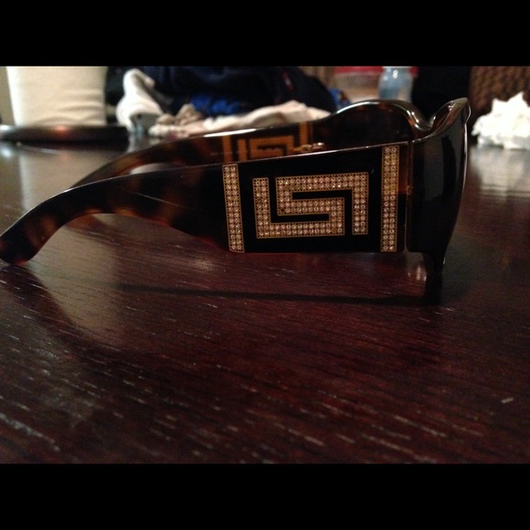 Versace Sun Glasses - Picture 2 of 2