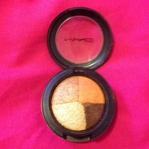 bundle crop top/ MAC Eyeshadow