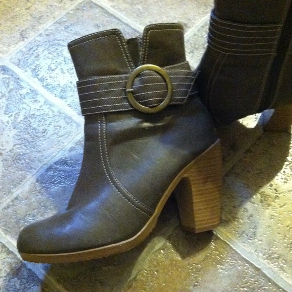 Boots size 7.5