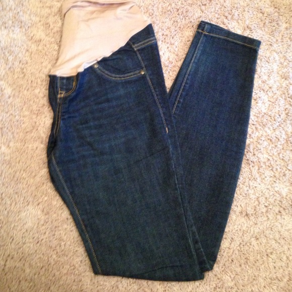 SOLD in bundle! Old navy maternity smooth panel