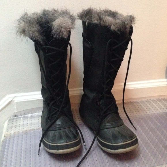 Knee High Sorel boots- on hold for badablinghats