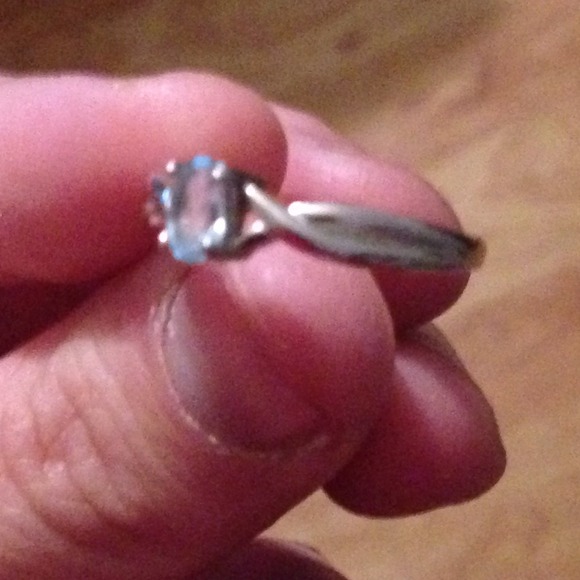 Ring - Picture 3 of 4