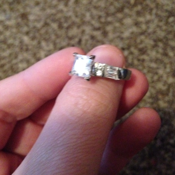 Ring - Picture 3 of 3