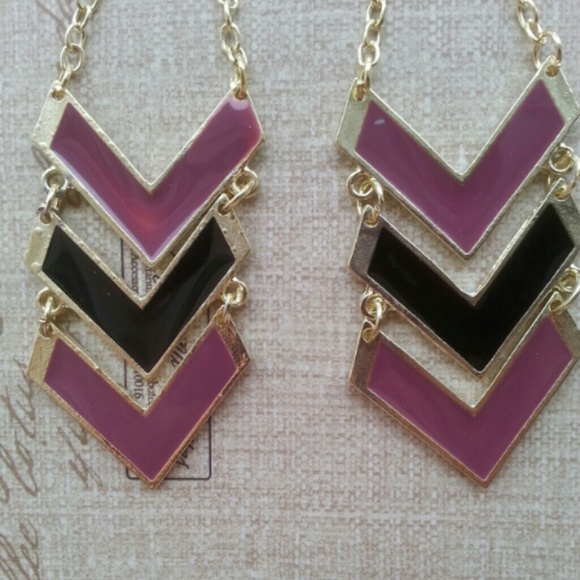 ♡SOLD♡✨Chevron Earrings✨ - Picture 2 of 2