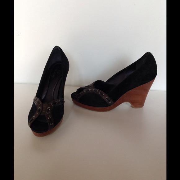 Sold Black wedges