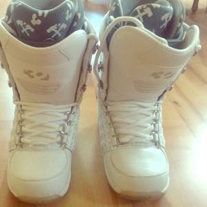 Snowboard boots size6 in women!!! Final price