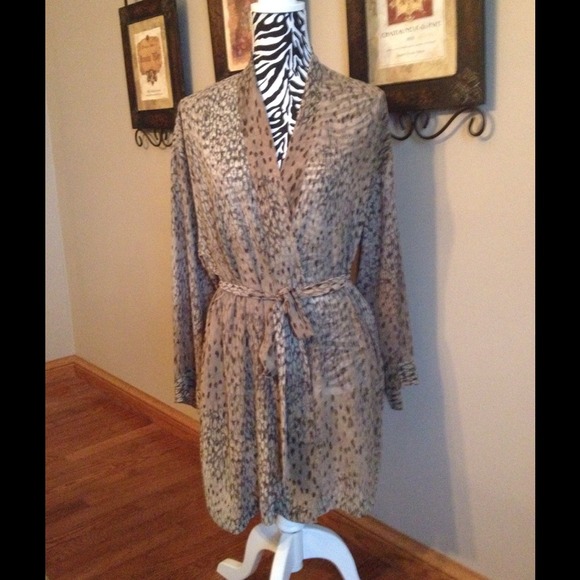 Victoria's Secret Other - 🎉HP🎉 Victoria Secret robe