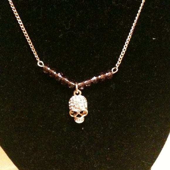 Jewelry - Skull necklace
