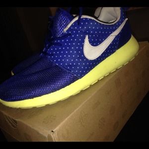 Blue and yellow roshe runs
