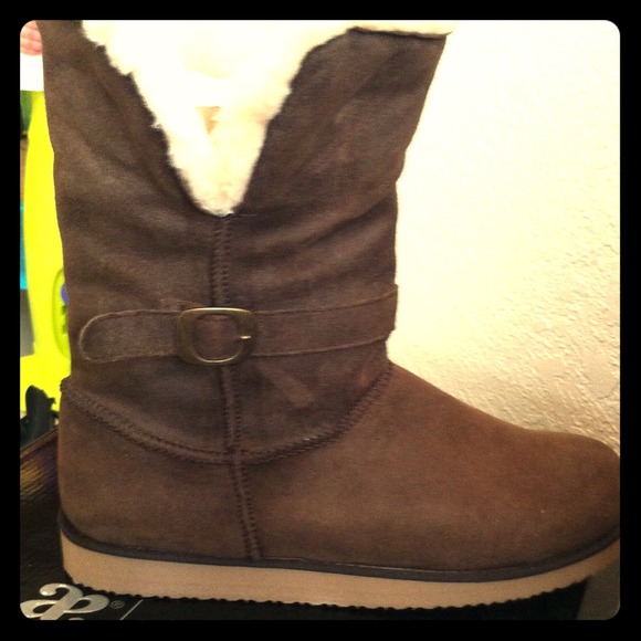 Brand new suede Brown boots