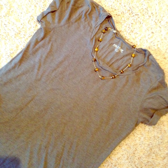 Sold in bundle A Pea in the Pod maternity T-shirt