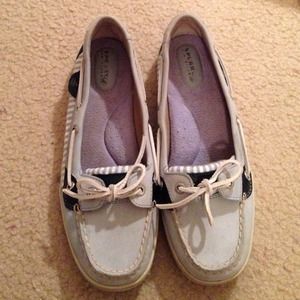 Blue sperrys