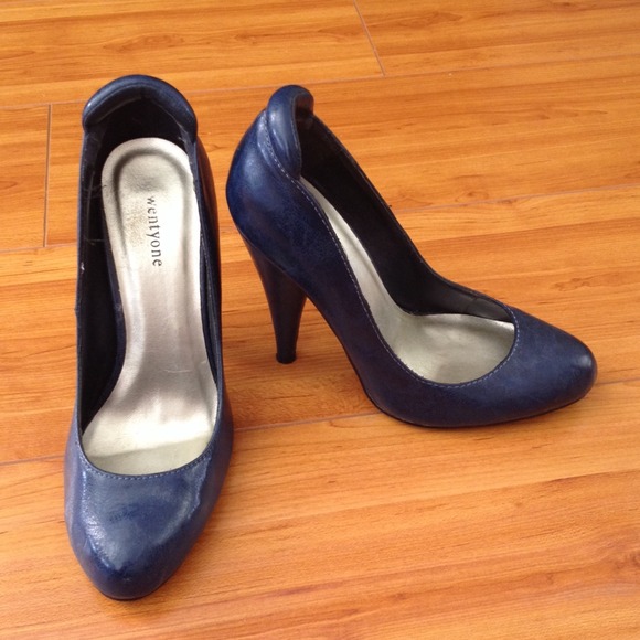Forever 21 Navy Blue Pumps