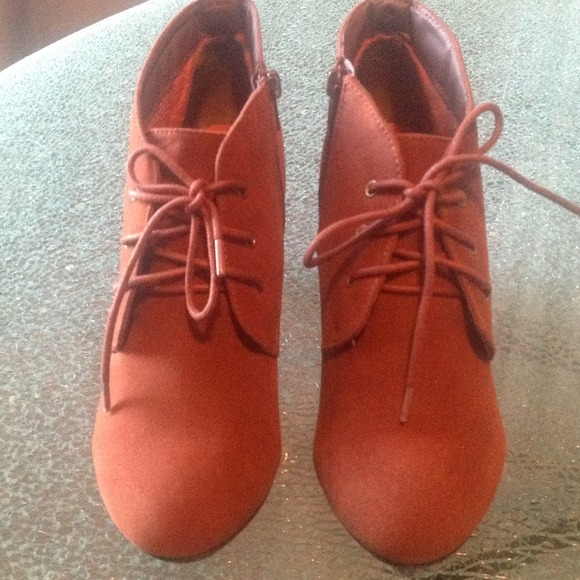 OXFORD ANKLE BOOTIES IN RUST - Picture 2 of 3