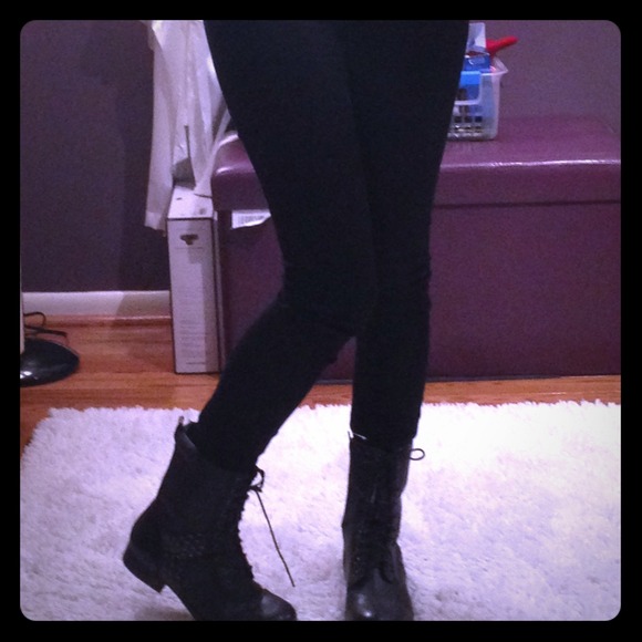 NWOT black size 8 boots