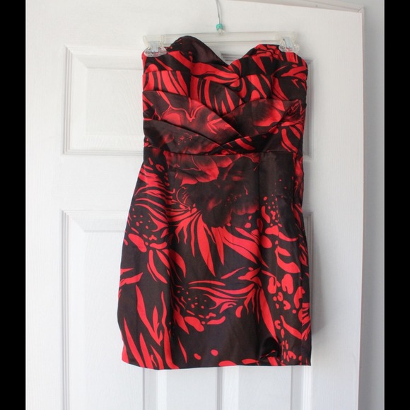 🎀New! Red black silky floral dress
