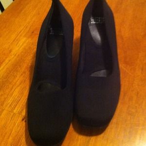Like new black wedge closed toe heels!