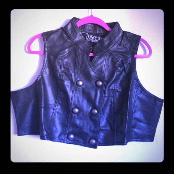 Plus size pleather vest & cropped pink top
