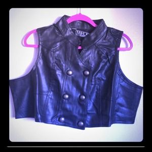 Plus size pleather vest & cropped pink top