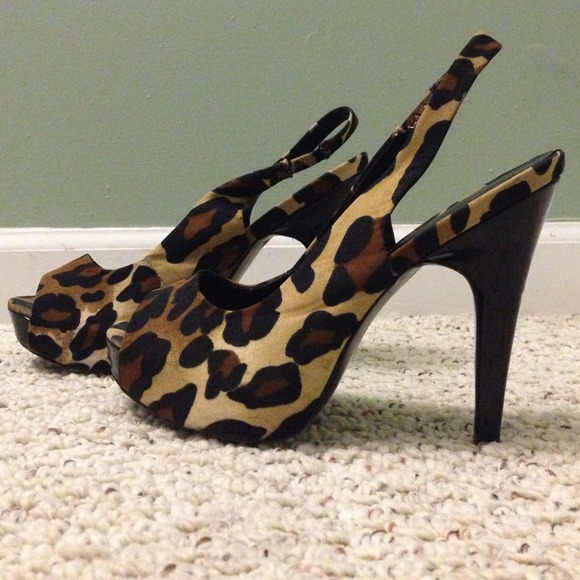 *price reduced!* Leopard print pumps.