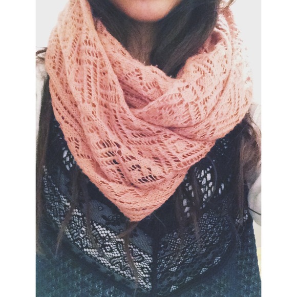 Dusty pink infinity scarf 👽👽