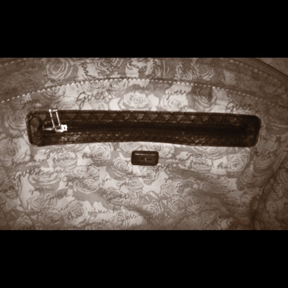 Guess Bag - Picture 3 of 3