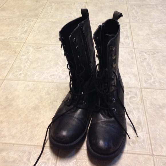Black fashion combat boots size 8.5 - Picture 2 of 4