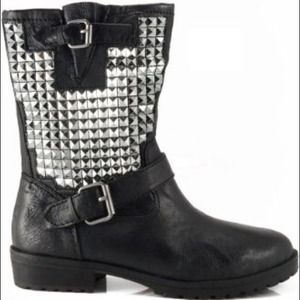 💢💢$45💢💢Steve Madden studded boots
