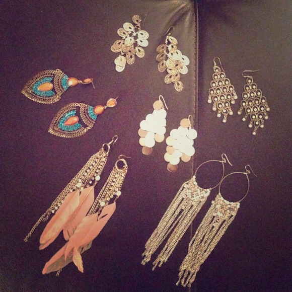 ❌❌SOLD IN BUNDLE❌❌Assorted Bundle of Dangle Earrin - Picture 1 of 4