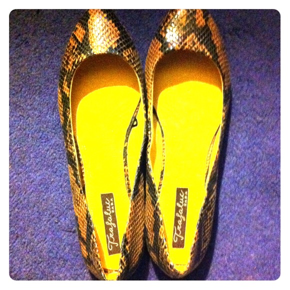 TRAFALUC ZARA snakeskin flats NWOT ( 11 ) ( 41)