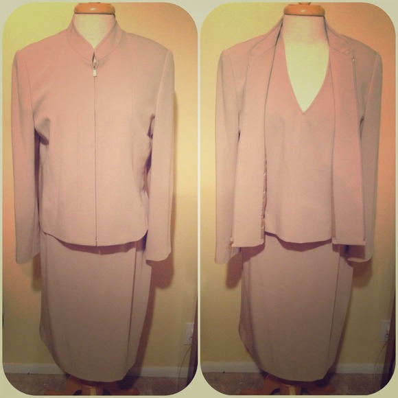 🚫SOLD🚫Beige Women's Tailored Suit
