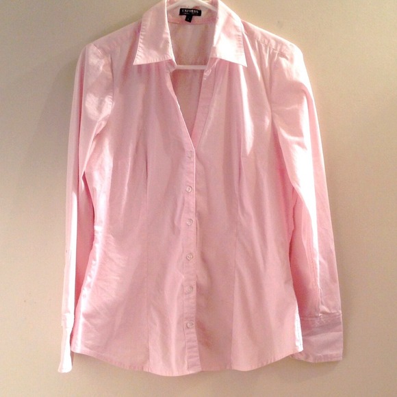 ⭐️Light pink express essential stretch shirt