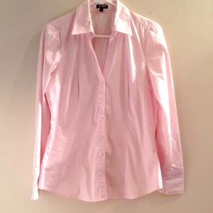 ⭐️Light pink express essential stretch shirt