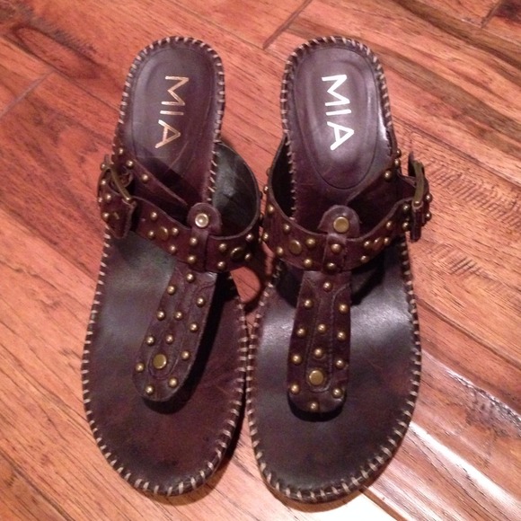 MIA brown sandals