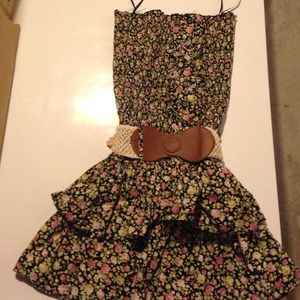 Short strapless dress with belt