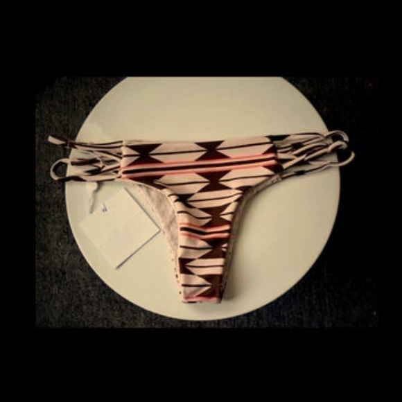 Acacia maui bottom native